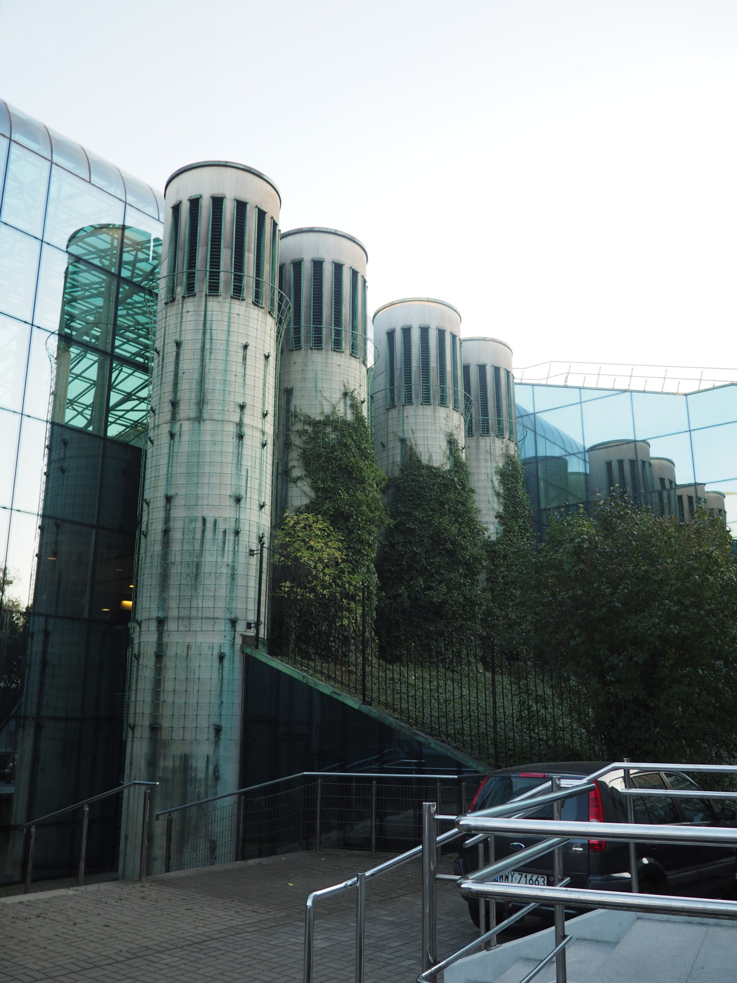 Zdjęcie architektury budynku Biblioteka Uniwersytecka w Warszawie